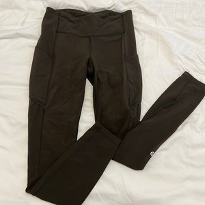 Lululemon Women’s Green Leggings Size 4 in Great Condition